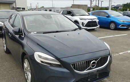 Volvo V40 II рестайлинг, 2017 год, 1 850 000 рублей, 4 фотография