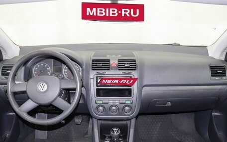 Volkswagen Golf V, 2004 год, 369 000 рублей, 13 фотография