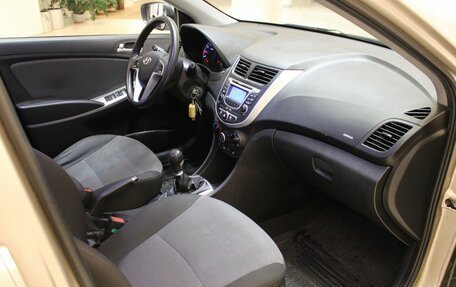 Hyundai Solaris II рестайлинг, 2011 год, 680 000 рублей, 14 фотография