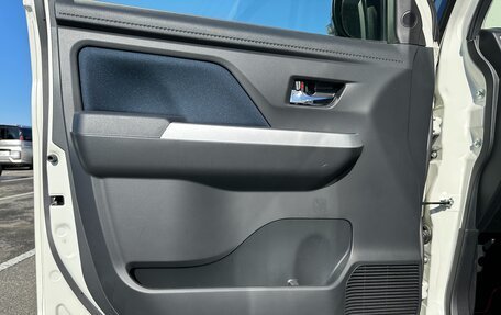 Toyota Roomy I, 2021 год, 1 380 000 рублей, 23 фотография