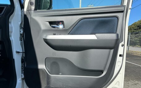 Toyota Roomy I, 2021 год, 1 380 000 рублей, 19 фотография