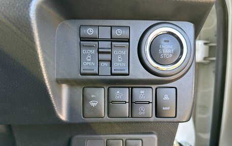 Toyota Roomy I, 2021 год, 1 380 000 рублей, 17 фотография