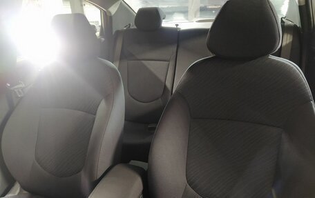 Hyundai Solaris II рестайлинг, 2016 год, 1 139 000 рублей, 10 фотография