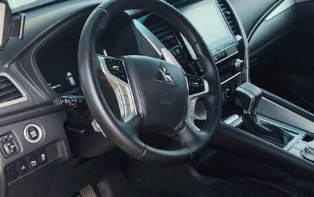 Mitsubishi Montero Sport, 2022 год, 3 300 000 рублей, 7 фотография