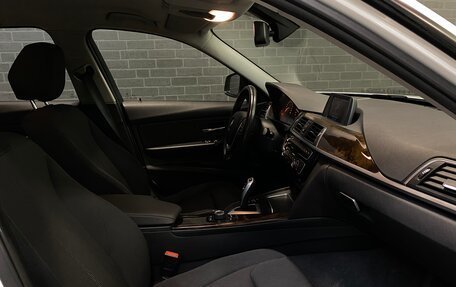 BMW 3 серия, 2019 год, 2 200 000 рублей, 13 фотография