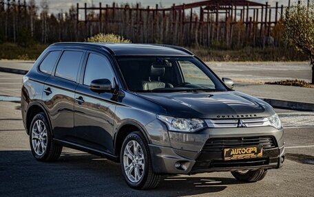 Mitsubishi Outlander III рестайлинг 3, 2013 год, 1 391 100 рублей, 2 фотография