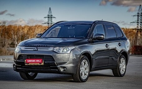 Mitsubishi Outlander III рестайлинг 3, 2013 год, 1 391 100 рублей, 5 фотография