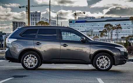 Mitsubishi Outlander III рестайлинг 3, 2013 год, 1 391 100 рублей, 11 фотография