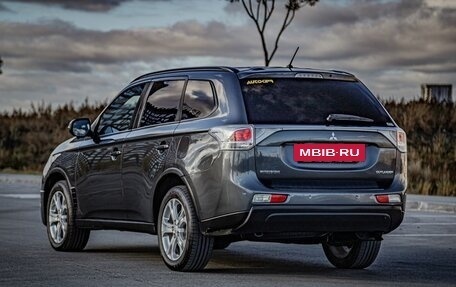 Mitsubishi Outlander III рестайлинг 3, 2013 год, 1 391 100 рублей, 7 фотография