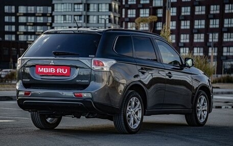 Mitsubishi Outlander III рестайлинг 3, 2013 год, 1 391 100 рублей, 10 фотография