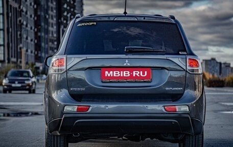Mitsubishi Outlander III рестайлинг 3, 2013 год, 1 391 100 рублей, 9 фотография