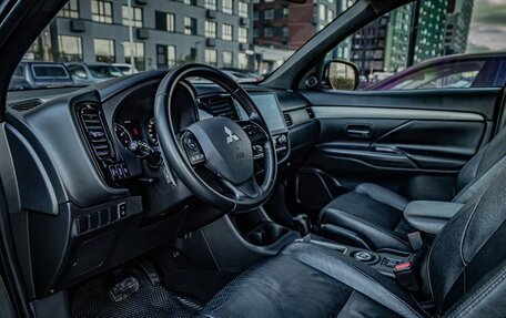 Mitsubishi Outlander III рестайлинг 3, 2013 год, 1 391 100 рублей, 12 фотография