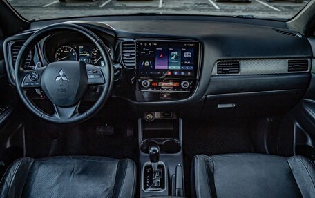 Mitsubishi Outlander III рестайлинг 3, 2013 год, 1 391 100 рублей, 16 фотография