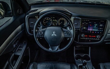 Mitsubishi Outlander III рестайлинг 3, 2013 год, 1 391 100 рублей, 14 фотография