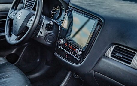 Mitsubishi Outlander III рестайлинг 3, 2013 год, 1 391 100 рублей, 21 фотография