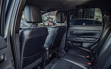 Mitsubishi Outlander III рестайлинг 3, 2013 год, 1 391 100 рублей, 24 фотография