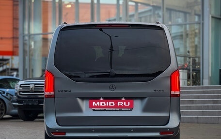 Mercedes-Benz V-Класс, 2021 год, 6 900 000 рублей, 5 фотография