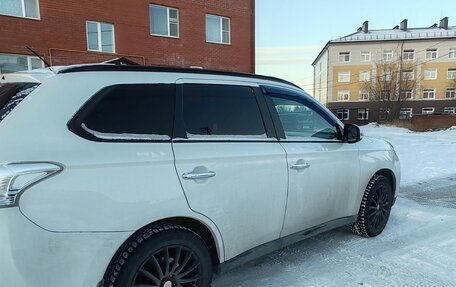 Mitsubishi Outlander III рестайлинг 3, 2013 год, 1 500 000 рублей, 4 фотография