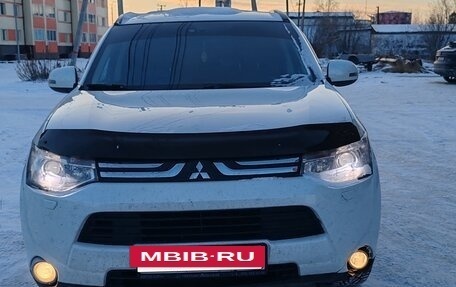 Mitsubishi Outlander III рестайлинг 3, 2013 год, 1 500 000 рублей, 2 фотография