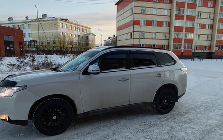Mitsubishi Outlander III рестайлинг 3, 2013 год, 1 500 000 рублей, 7 фотография