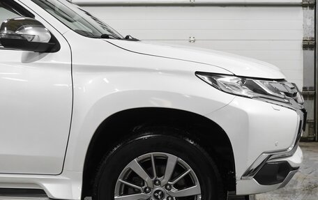 Mitsubishi Pajero Sport III рестайлинг, 2018 год, 3 300 000 рублей, 11 фотография