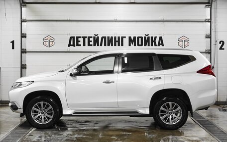 Mitsubishi Pajero Sport III рестайлинг, 2018 год, 3 300 000 рублей, 6 фотография