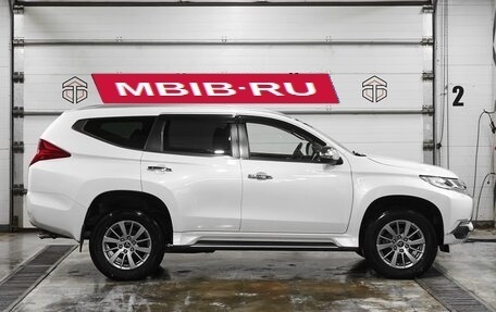Mitsubishi Pajero Sport III рестайлинг, 2018 год, 3 300 000 рублей, 9 фотография