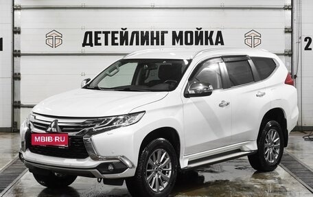 Mitsubishi Pajero Sport III рестайлинг, 2018 год, 3 300 000 рублей, 5 фотография