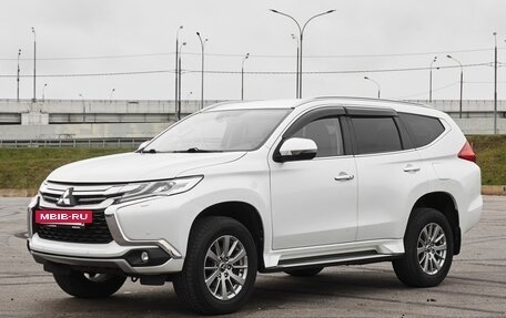 Mitsubishi Pajero Sport III рестайлинг, 2018 год, 3 300 000 рублей, 2 фотография