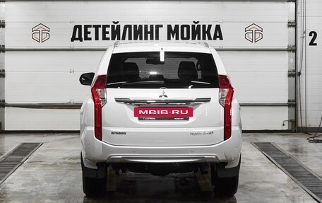 Mitsubishi Pajero Sport III рестайлинг, 2018 год, 3 300 000 рублей, 8 фотография