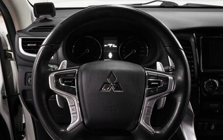 Mitsubishi Pajero Sport III рестайлинг, 2018 год, 3 300 000 рублей, 20 фотография