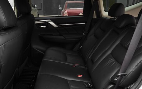 Mitsubishi Pajero Sport III рестайлинг, 2018 год, 3 300 000 рублей, 24 фотография