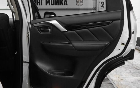 Mitsubishi Pajero Sport III рестайлинг, 2018 год, 3 300 000 рублей, 17 фотография