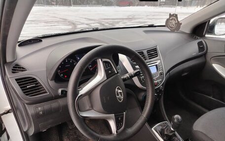 Hyundai Solaris II рестайлинг, 2011 год, 579 000 рублей, 8 фотография