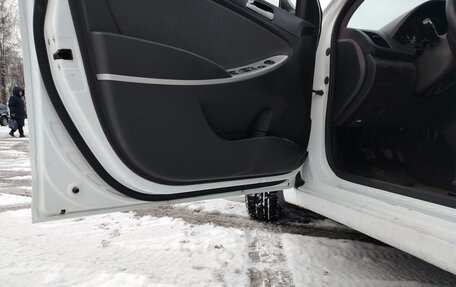 Hyundai Solaris II рестайлинг, 2011 год, 579 000 рублей, 15 фотография