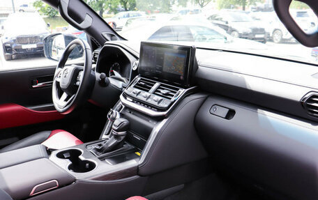 Toyota Land Cruiser, 2024 год, 15 490 000 рублей, 19 фотография