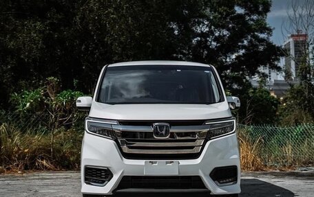 Honda Stepwgn IV, 2021 год, 2 000 000 рублей, 2 фотография