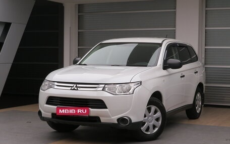 Mitsubishi Outlander III рестайлинг 3, 2014 год, 1 295 000 рублей, 1 фотография