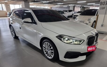 BMW 1 серия, 2021 год, 2 700 000 рублей, 3 фотография