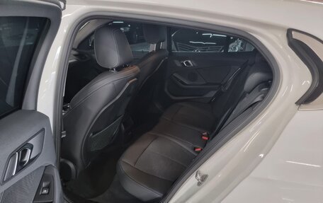 BMW 1 серия, 2021 год, 2 700 000 рублей, 11 фотография