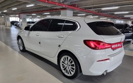 BMW 1 серия, 2021 год, 2 700 000 рублей, 9 фотография