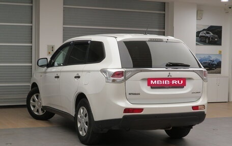 Mitsubishi Outlander III рестайлинг 3, 2014 год, 1 295 000 рублей, 4 фотография