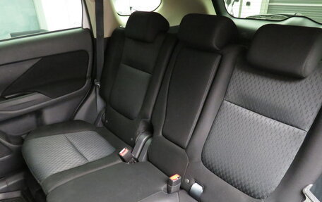 Mitsubishi Outlander III рестайлинг 3, 2014 год, 1 295 000 рублей, 13 фотография