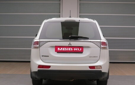 Mitsubishi Outlander III рестайлинг 3, 2014 год, 1 295 000 рублей, 15 фотография