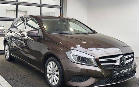 Mercedes-Benz A-Класс, 2015 год, 1 399 000 рублей, 3 фотография