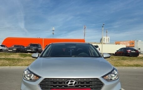 Hyundai Solaris II рестайлинг, 2017 год, 1 300 000 рублей, 2 фотография