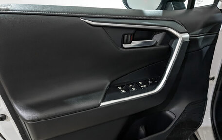 Toyota RAV4, 2021 год, 3 740 000 рублей, 19 фотография