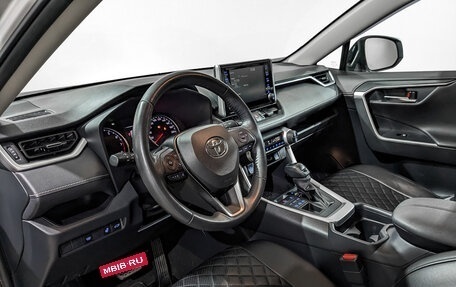 Toyota RAV4, 2021 год, 3 740 000 рублей, 15 фотография