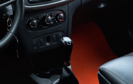 Renault Logan II, 2019 год, 1 039 000 рублей, 27 фотография