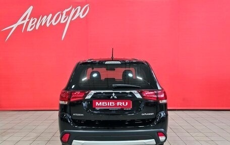 Mitsubishi Outlander III рестайлинг 3, 2016 год, 1 800 000 рублей, 4 фотография